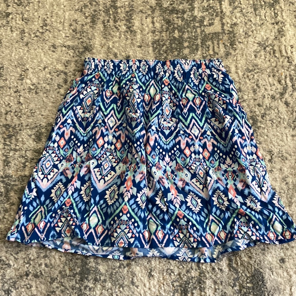 *MOVING SALE* H&M divided mini flowy skirt